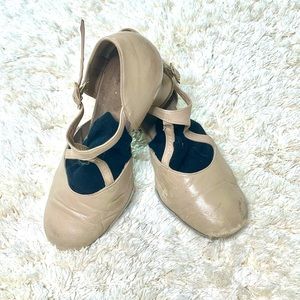 Tan Alexis LaDuca 3in heel size 5.5